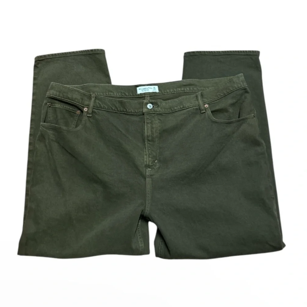 ABERCROMBIE & FITCH | Ultra High Rise 90s Straight Jean Dark Brown | 36, US 22